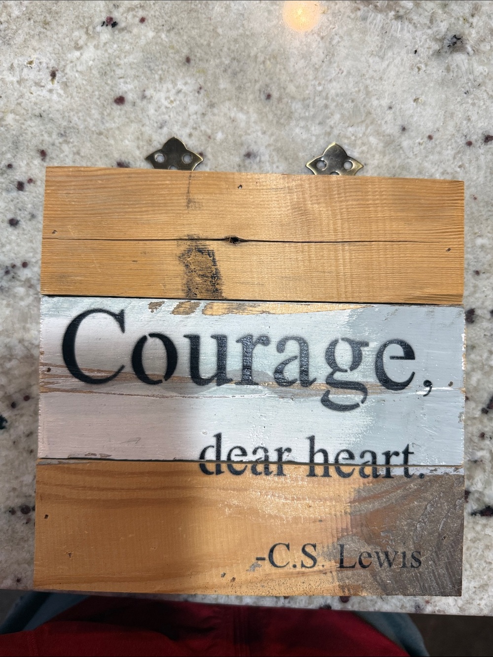Rustic 'Courage, dear heart.' Wood Wall Sign - White and Natural